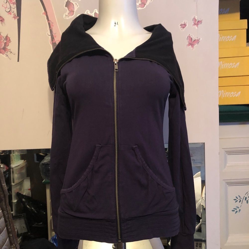 Guess zip up
